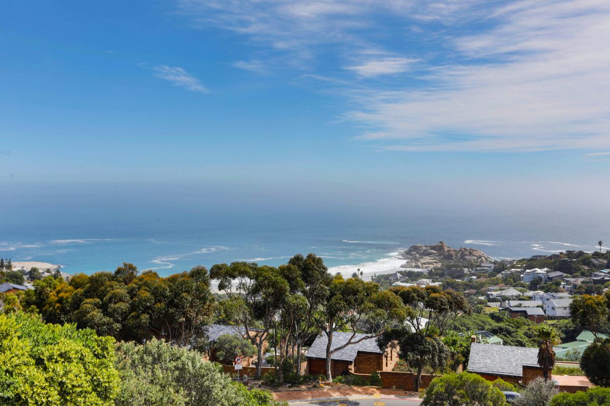 Photo 8 of Whale Rock accommodation in Llandudno, Cape Town with 5 bedrooms and 4 bathrooms