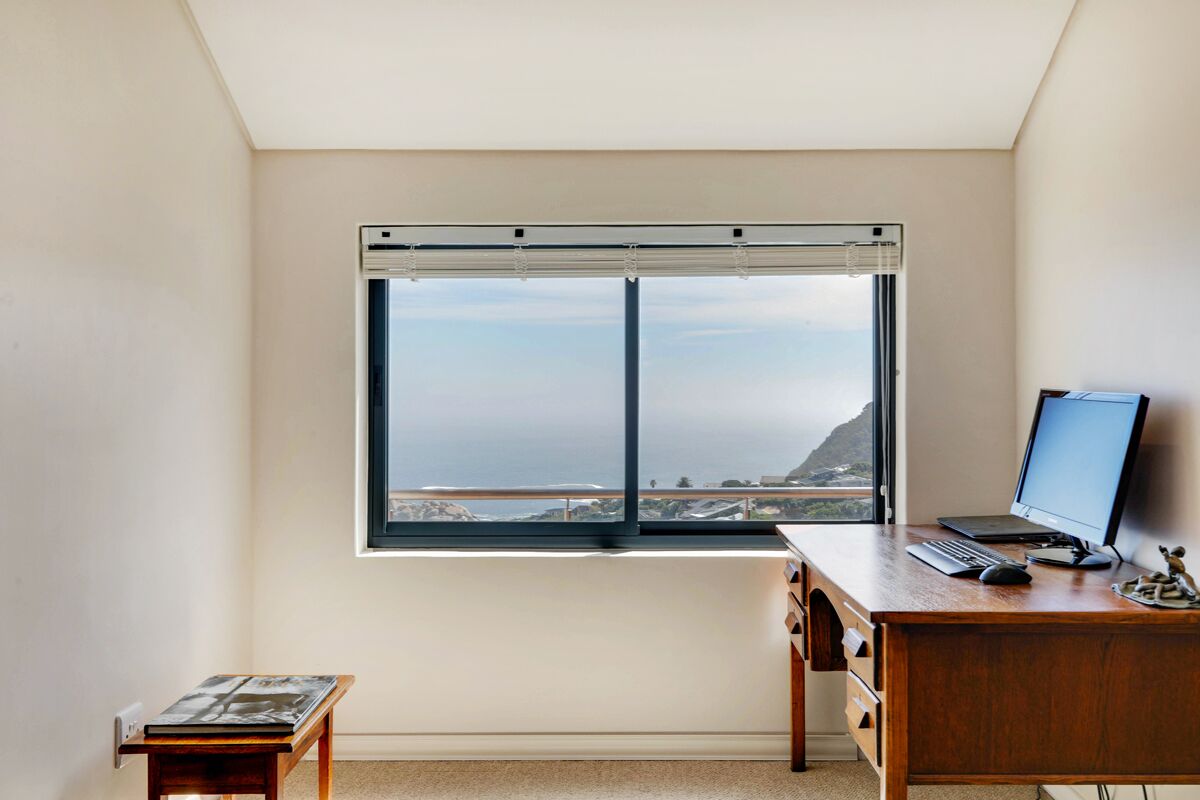 Photo 10 of Whale Rock accommodation in Llandudno, Cape Town with 5 bedrooms and 4 bathrooms