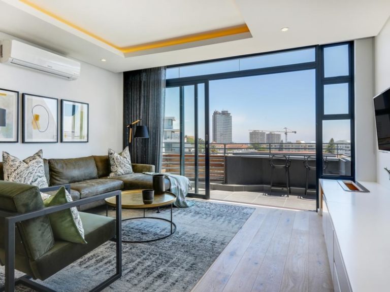 Penthouse On S - lounge with view