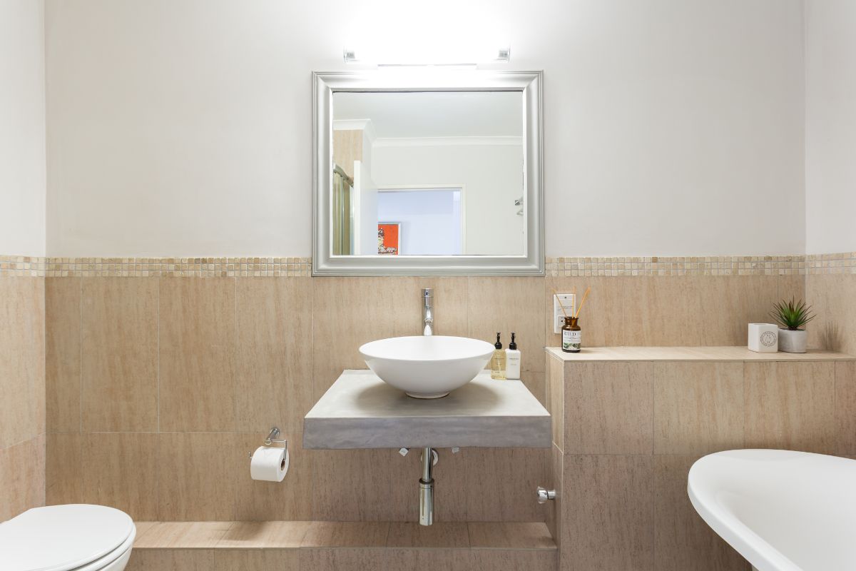 Eastern Views Shared Bathroom