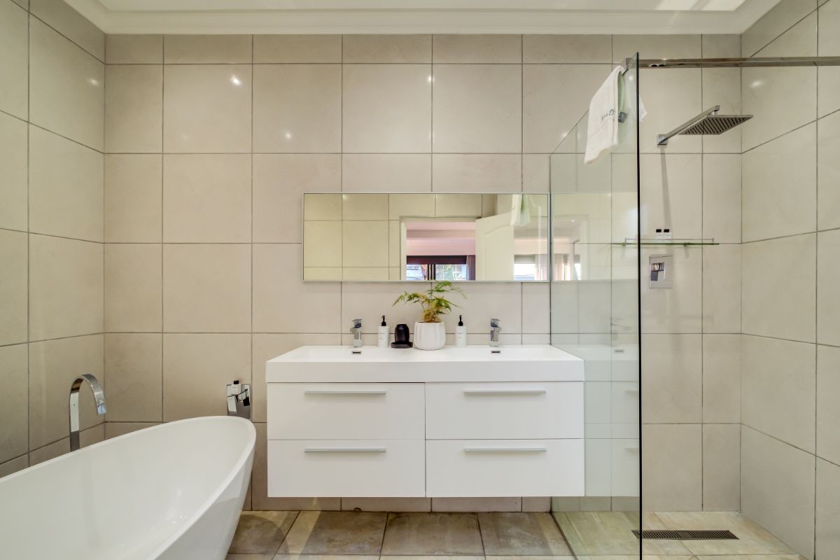 House Of M Master En Suite