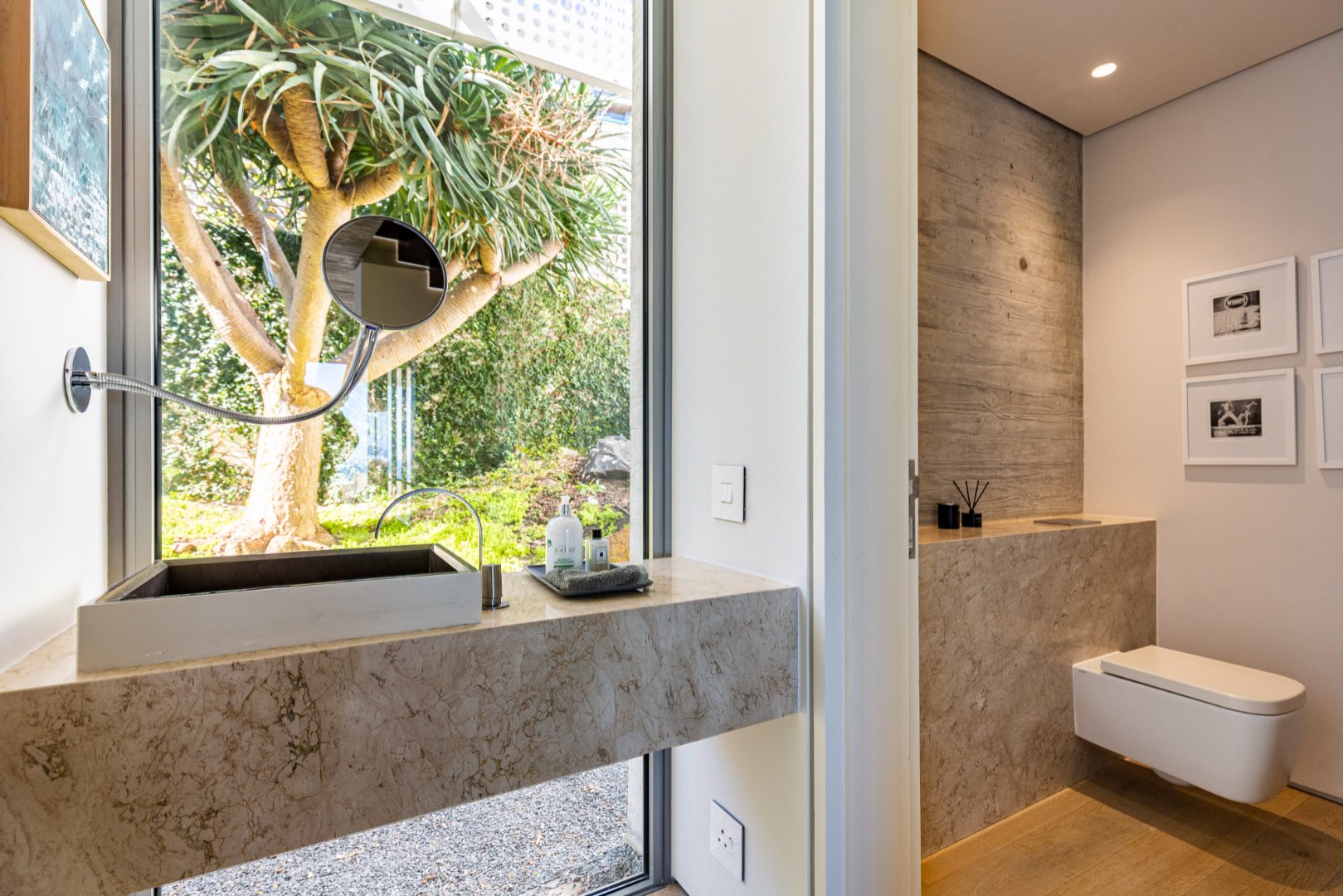 Dharma Villa Photo 19
