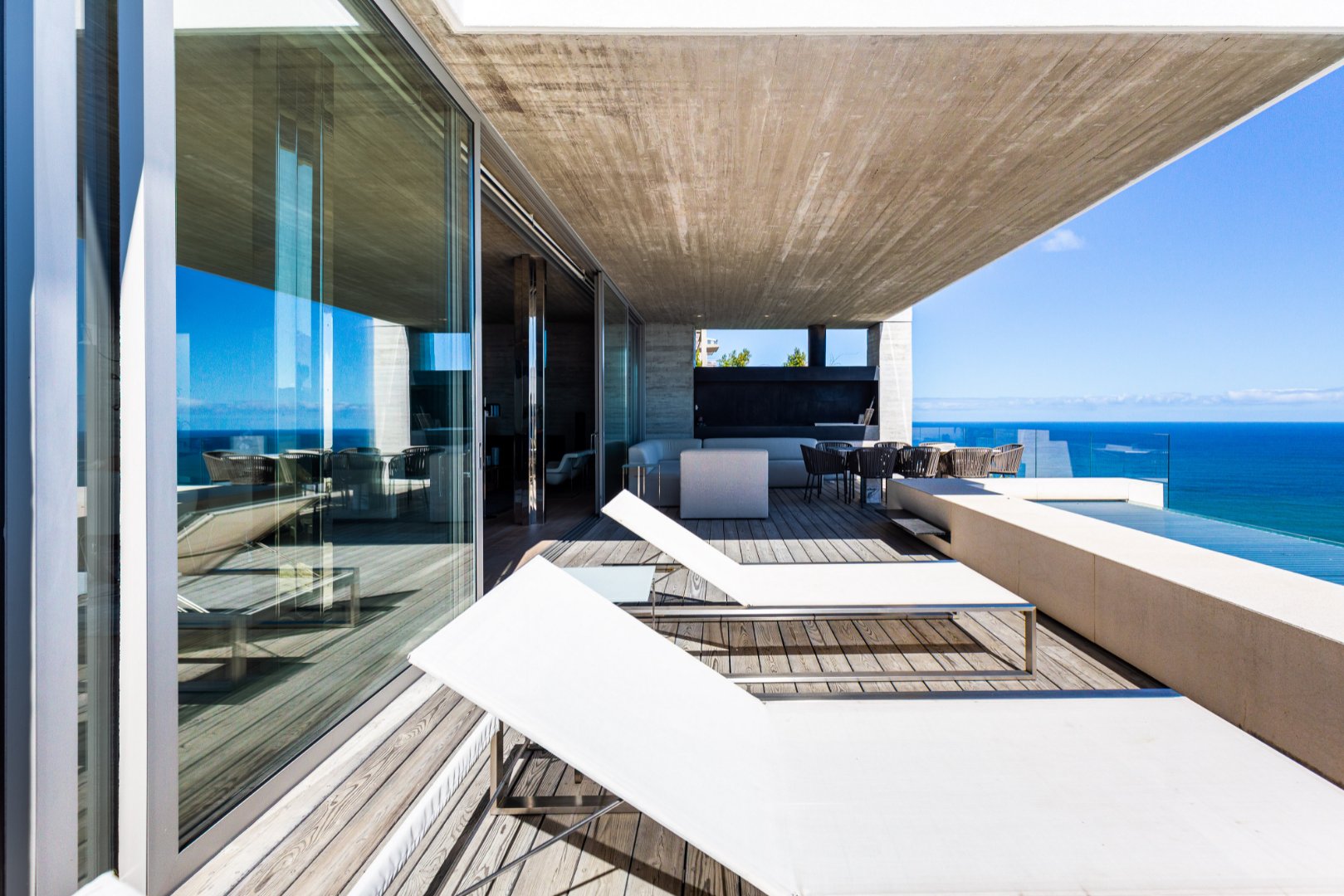 Dharma Villa Photo 8