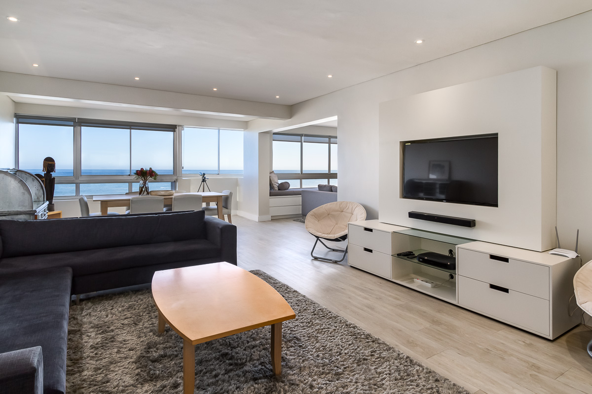 Crashing Waves Apartment Photo 9