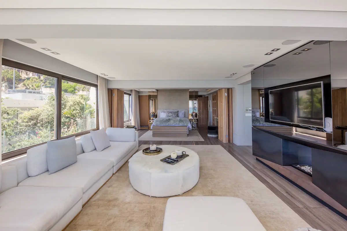 Bantry Bay Chic Photo 15