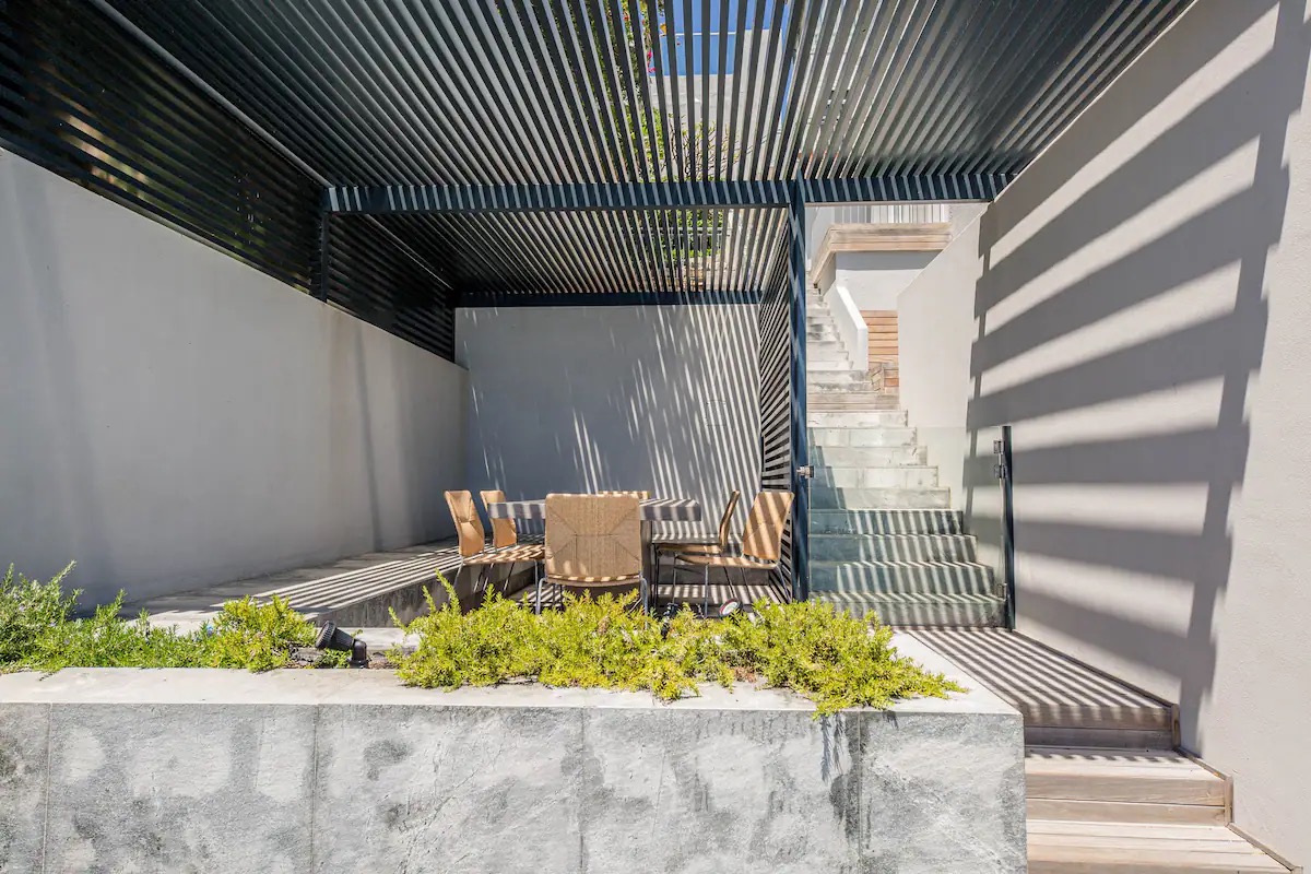 Bantry Bay Chic Photo 26