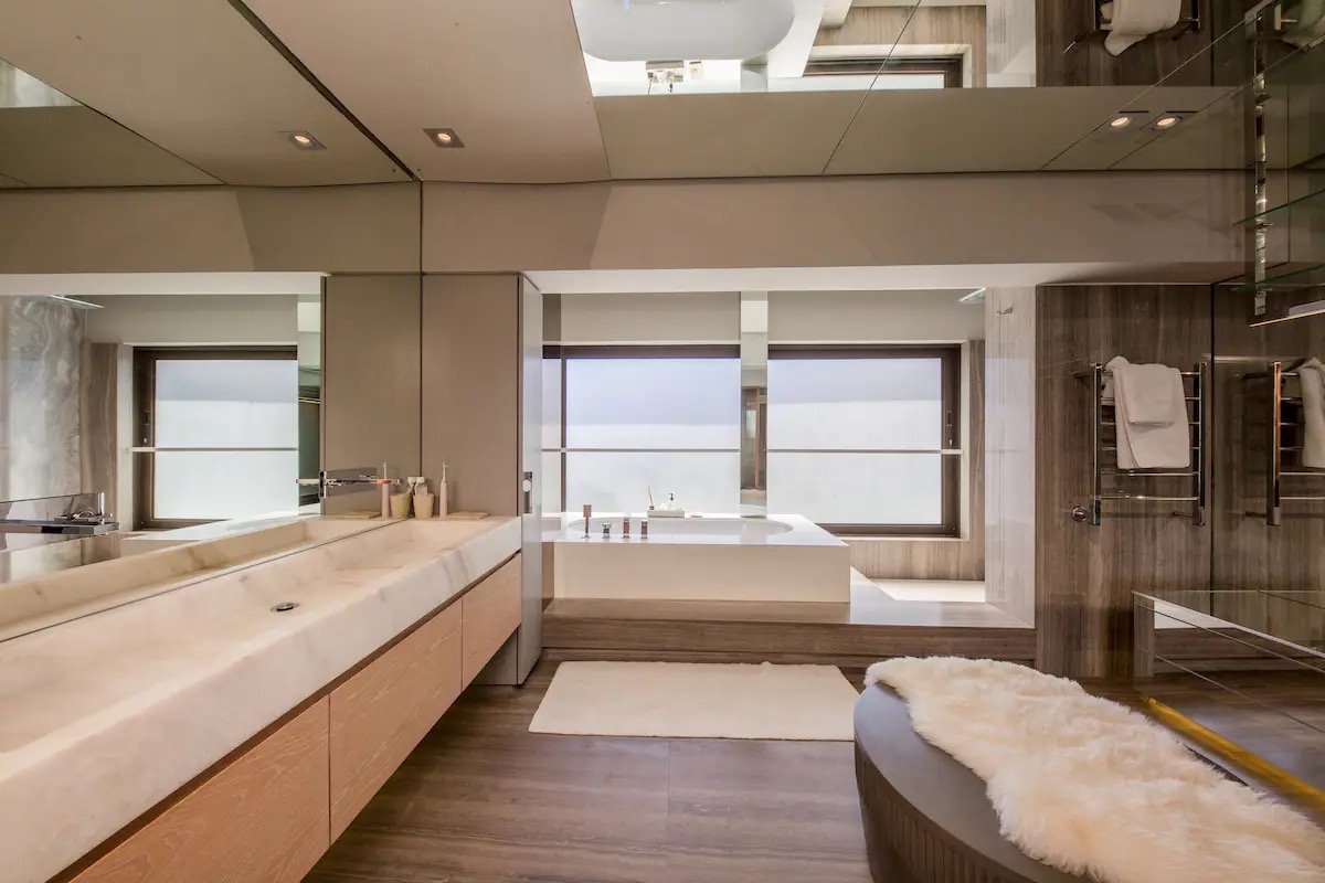 Bantry Bay Chic Photo 3