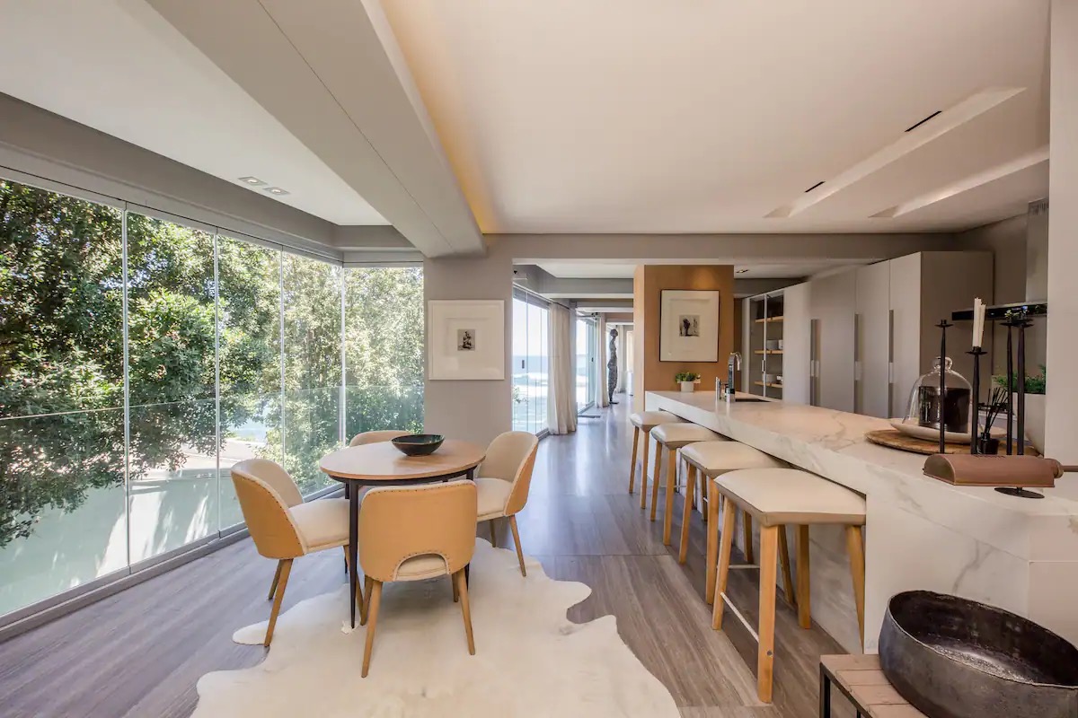Bantry Bay Chic Photo 35