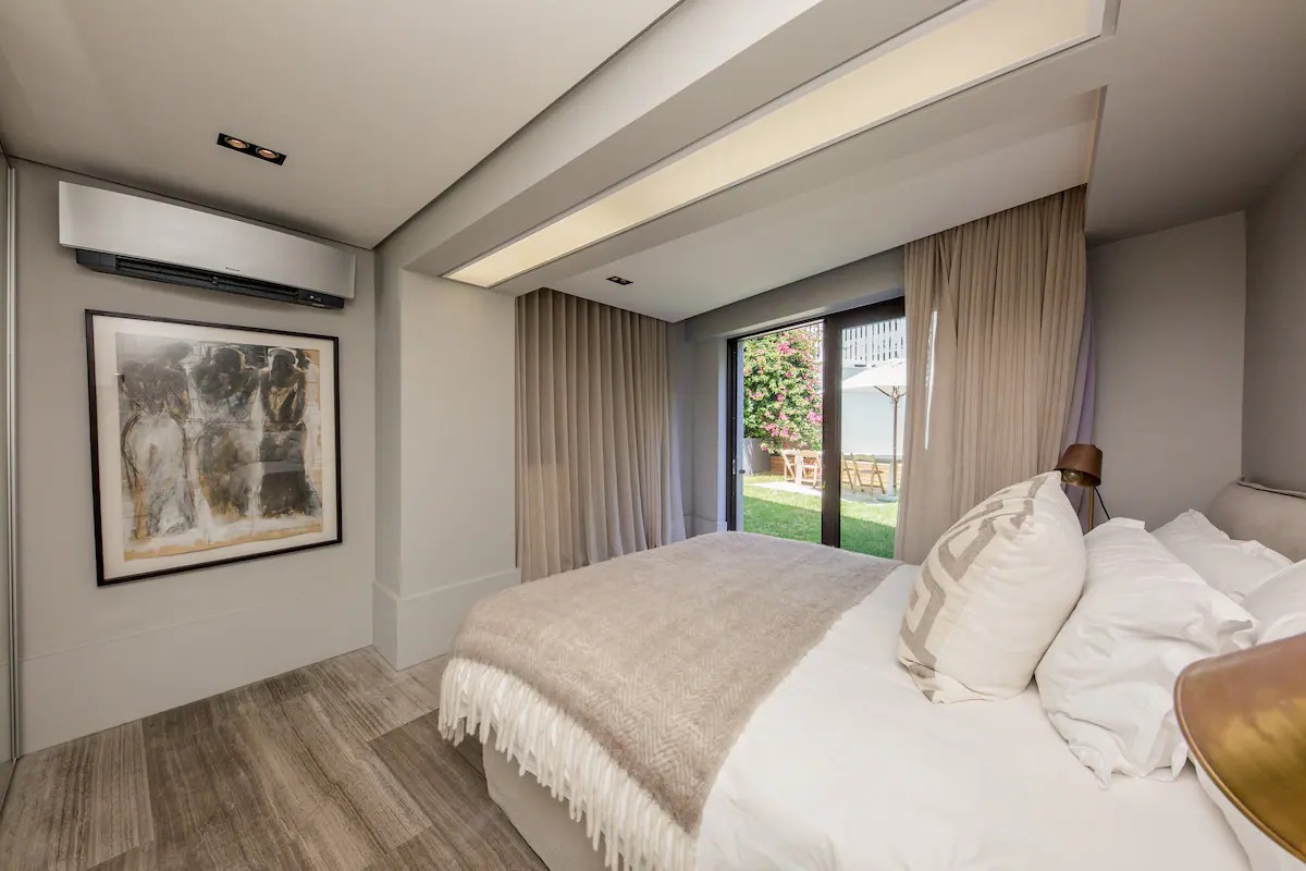Bantry Bay Chic Photo 37