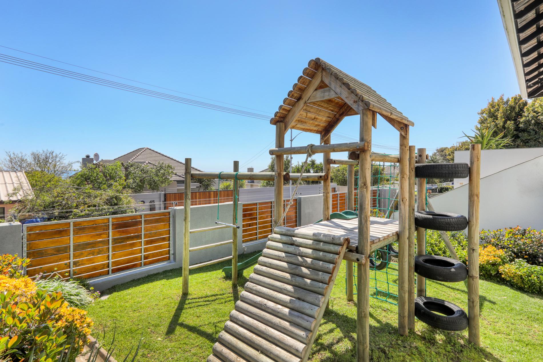 Camps Bay Deluxe 35