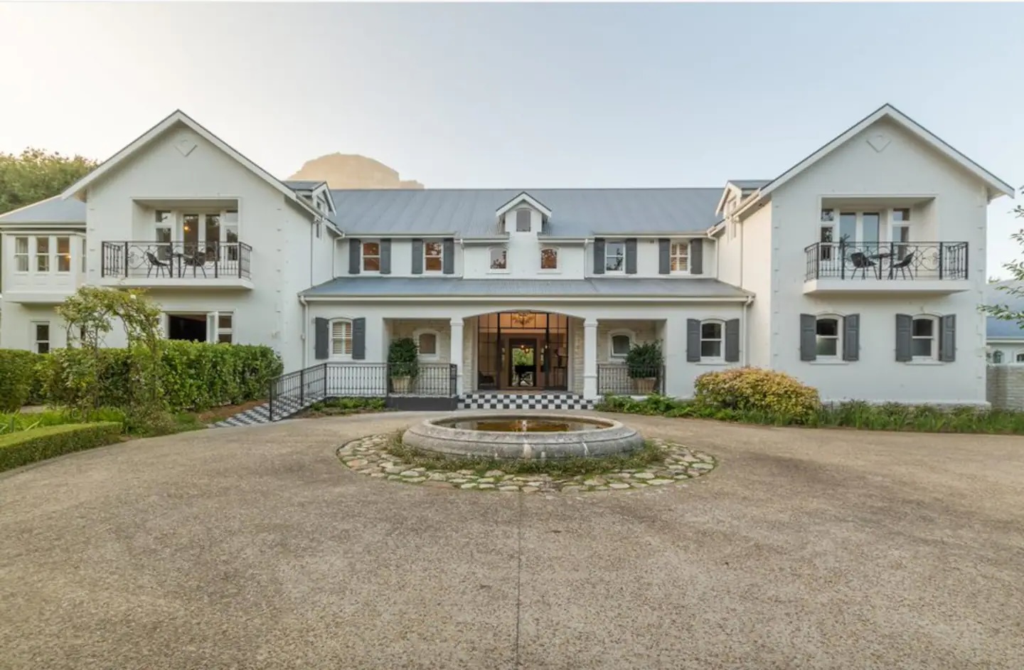 Constantia Leafy 11